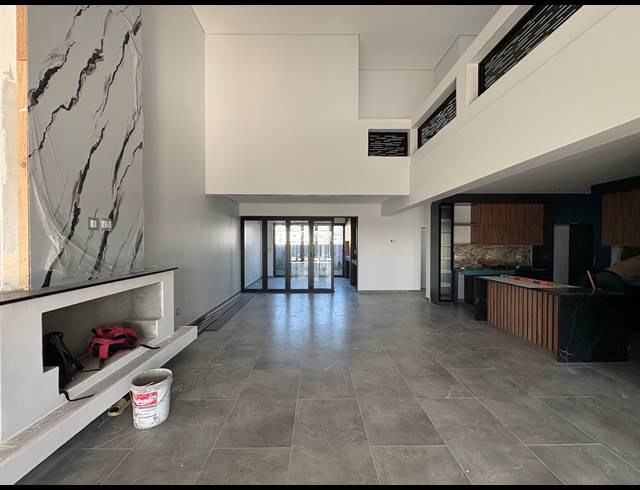 5 BEDROOM HOUSE FOR SALE IN SANDOWN